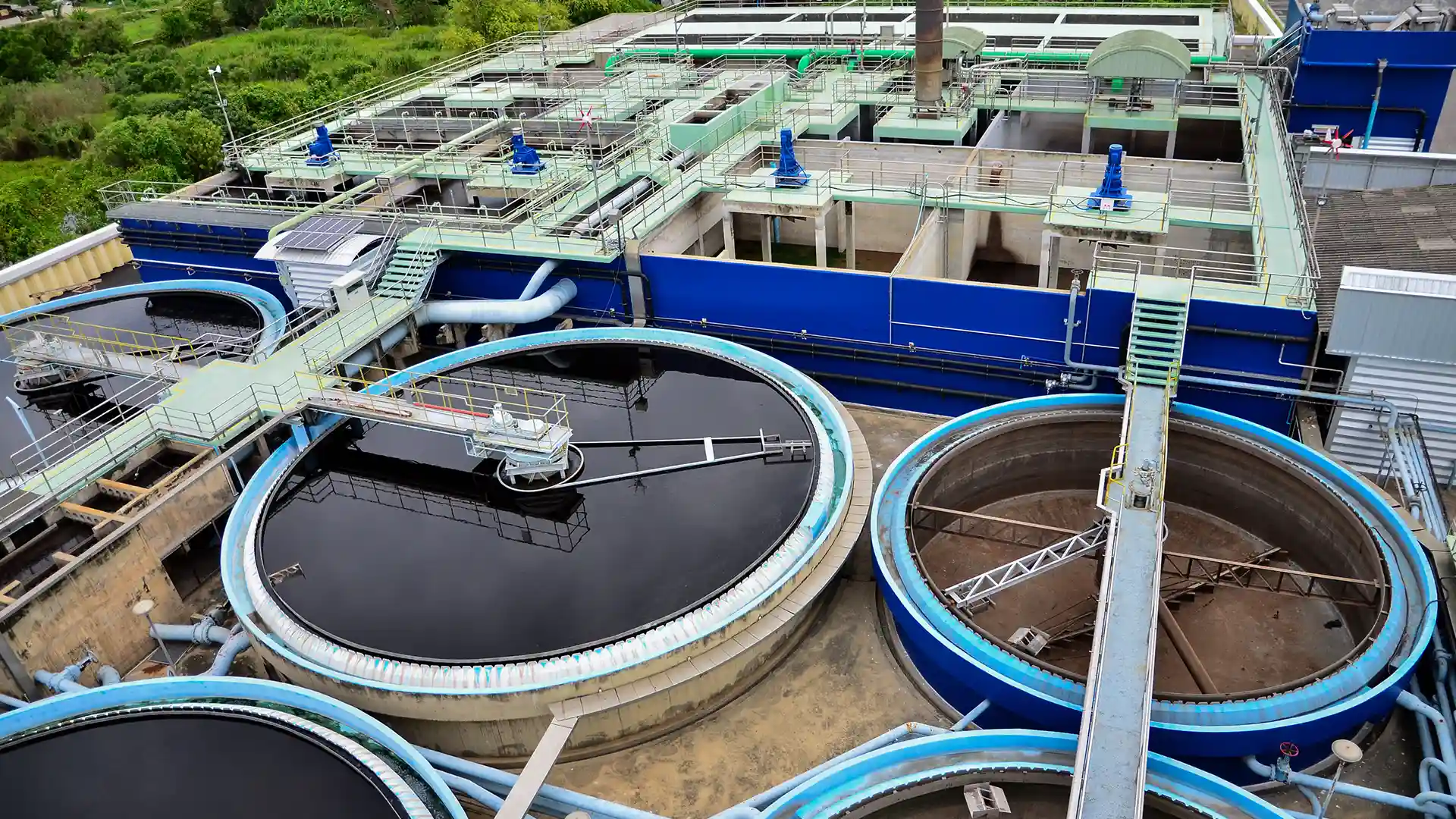 Gestão de Odores em ETEs e Aterros Sanitários: Como o Monitoramento de Gases Elimina Reclamações